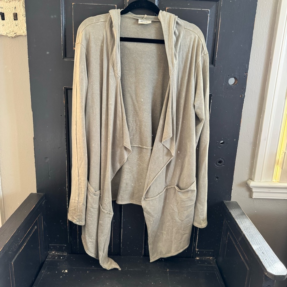 Waterfall cardigan with front pockets.